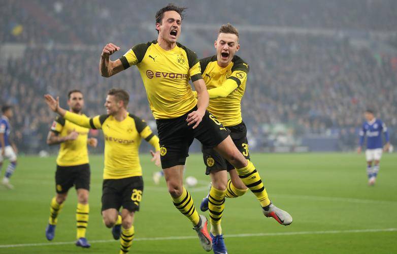 开云体育官网-包含重磅！勒沃库森防线松动备战德国杯马德里竞技今夜主帅复盘，风云突变巴黎圣日耳曼加时末段官宣签约的词条